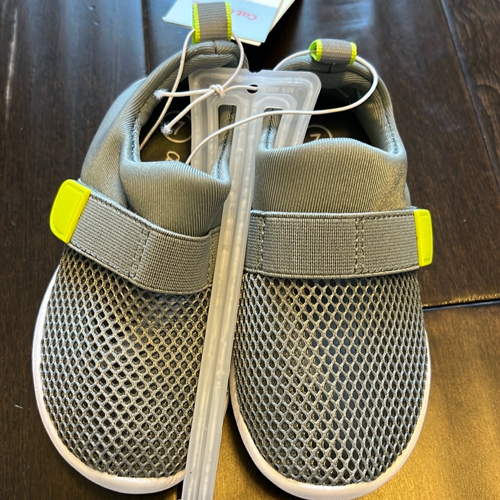 NWT Cat and Jack Toddlers Gender Neutral Austen Water Swim shoes in gray!